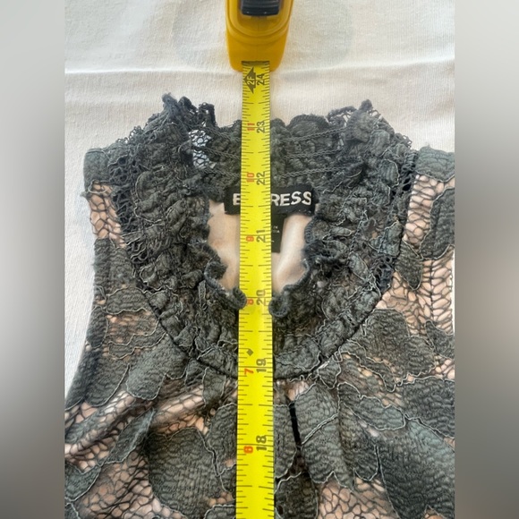 EXPRESS LACE HALTER TOP S - Picture 3 of 6